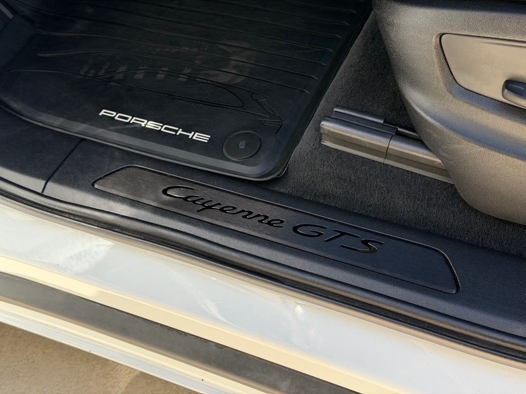 Photo 27 of this PORSCHE CAYENNE GTS