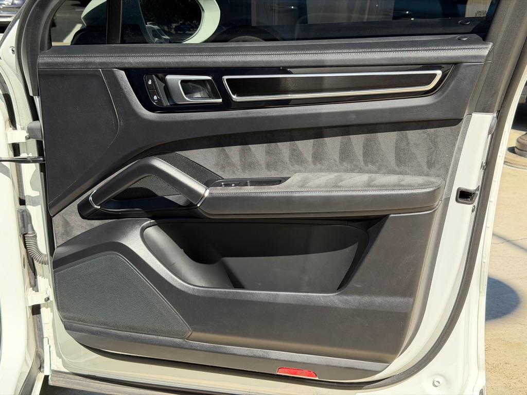 Photo 58 of this PORSCHE CAYENNE GTS