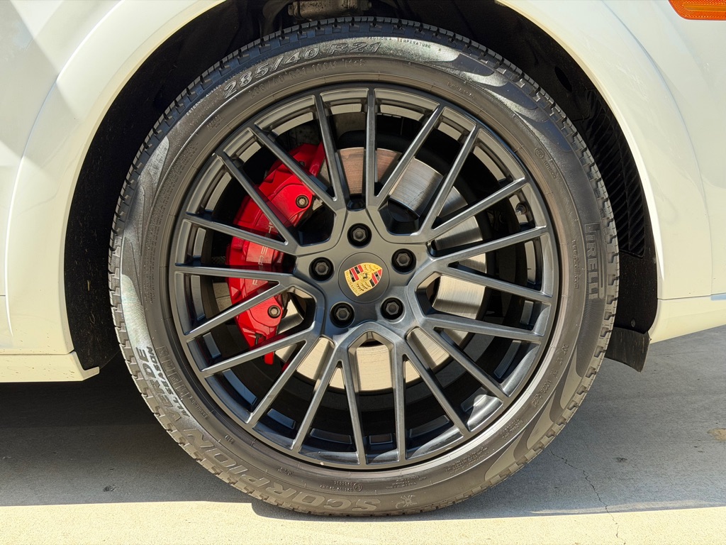 Photo 20 of this PORSCHE CAYENNE GTS