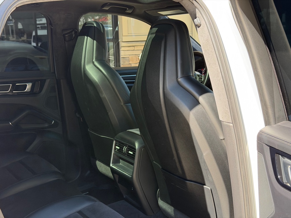 Photo 76 of this PORSCHE CAYENNE GTS