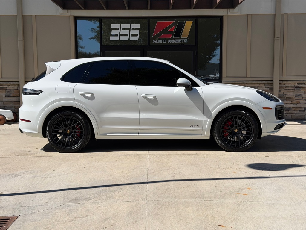 Photo 2 of this PORSCHE CAYENNE GTS