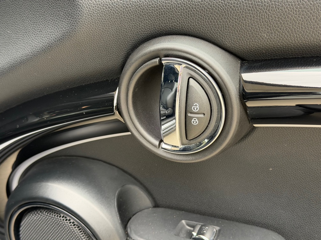 Photo 51 of this MINI COOPER