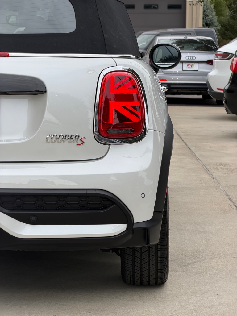 Photo 15 of this MINI COOPER
