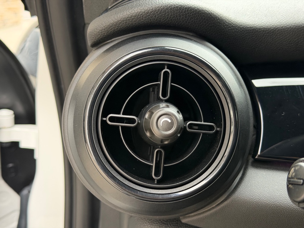 Photo 31 of this MINI COOPER