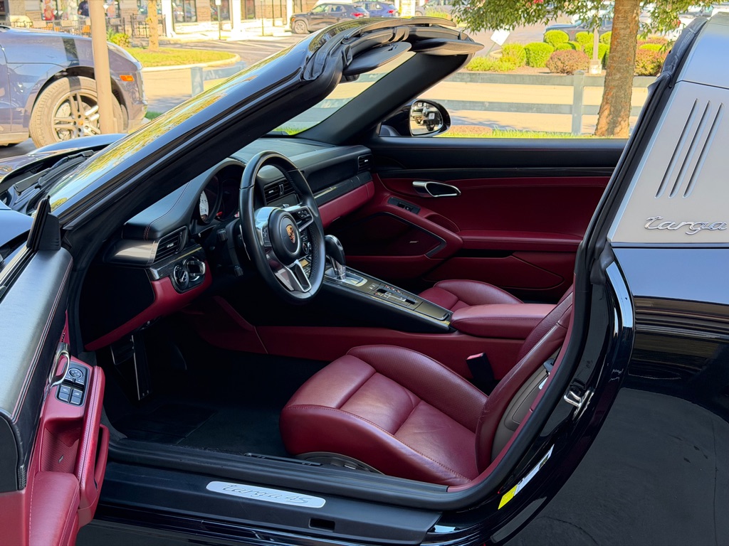 Photo 26 of this PORSCHE 911 TARGA 4S