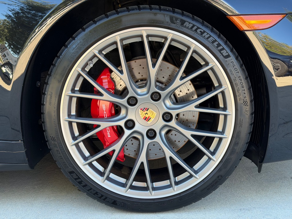 Photo 24 of this PORSCHE 911 TARGA 4S
