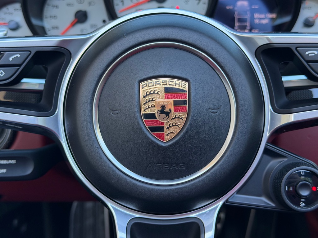Photo 39 of this PORSCHE 911 TARGA 4S