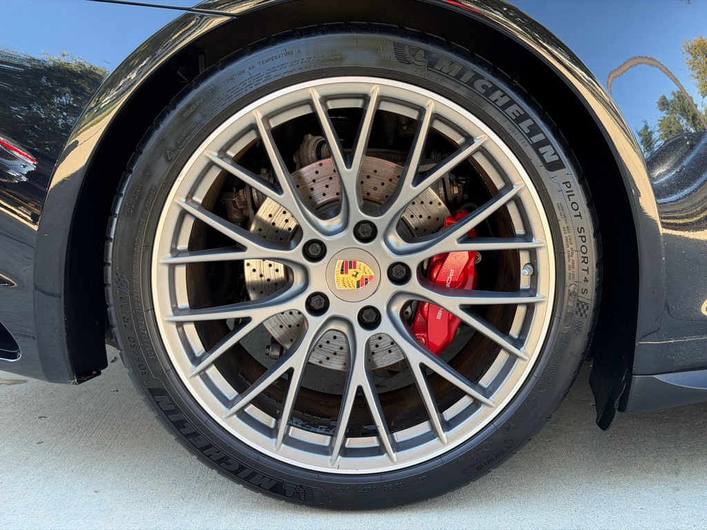 Photo 23 of this PORSCHE 911 TARGA 4S