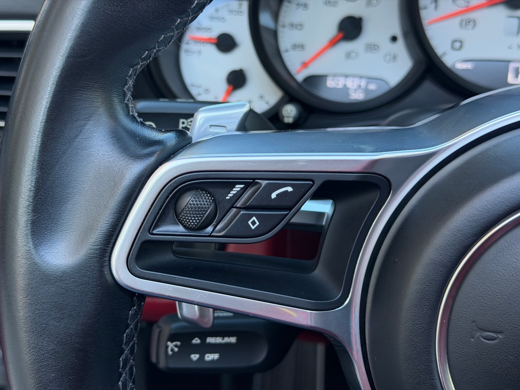 Photo 40 of this PORSCHE 911 TARGA 4S