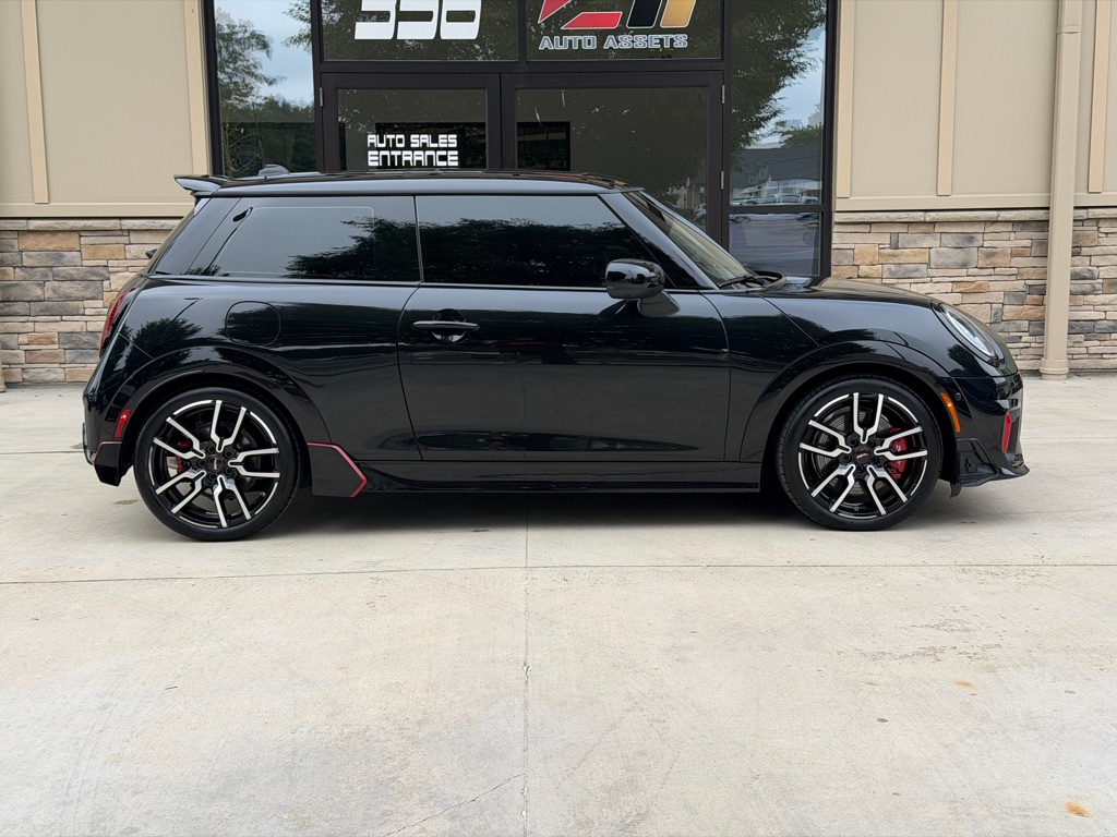 Photo 2 of this MINI COOPER
