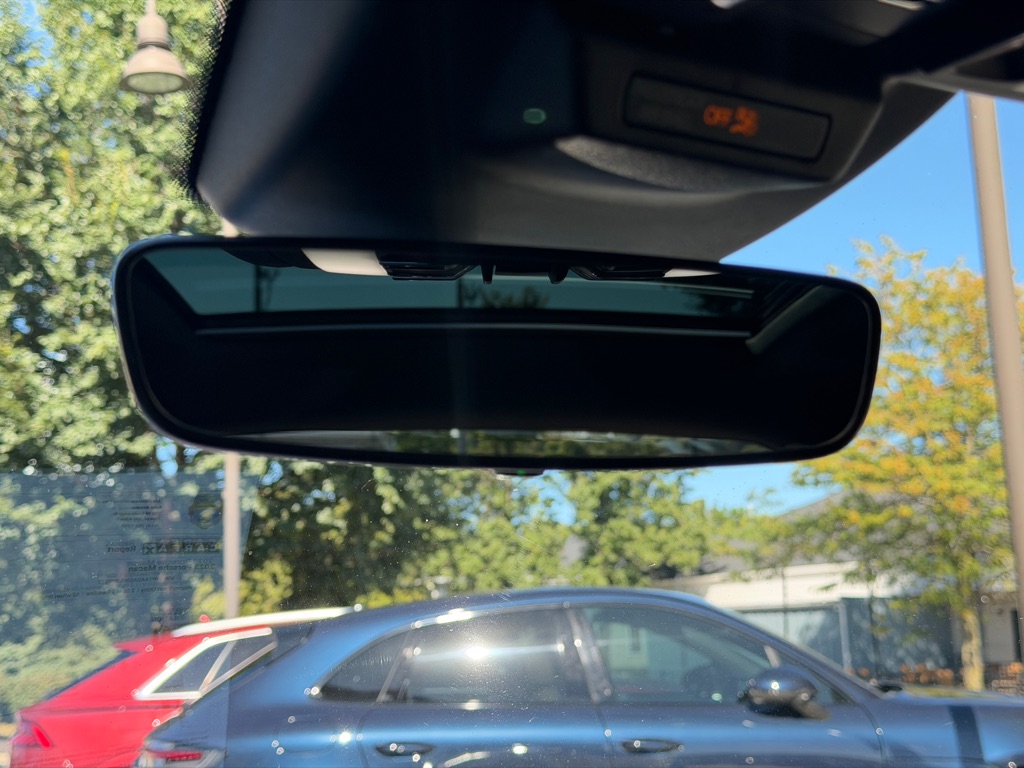 Photo 42 of this PORSCHE MACAN