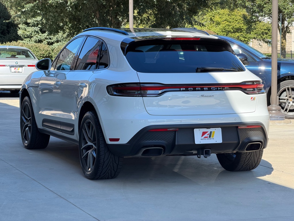 Photo 9 of this PORSCHE MACAN