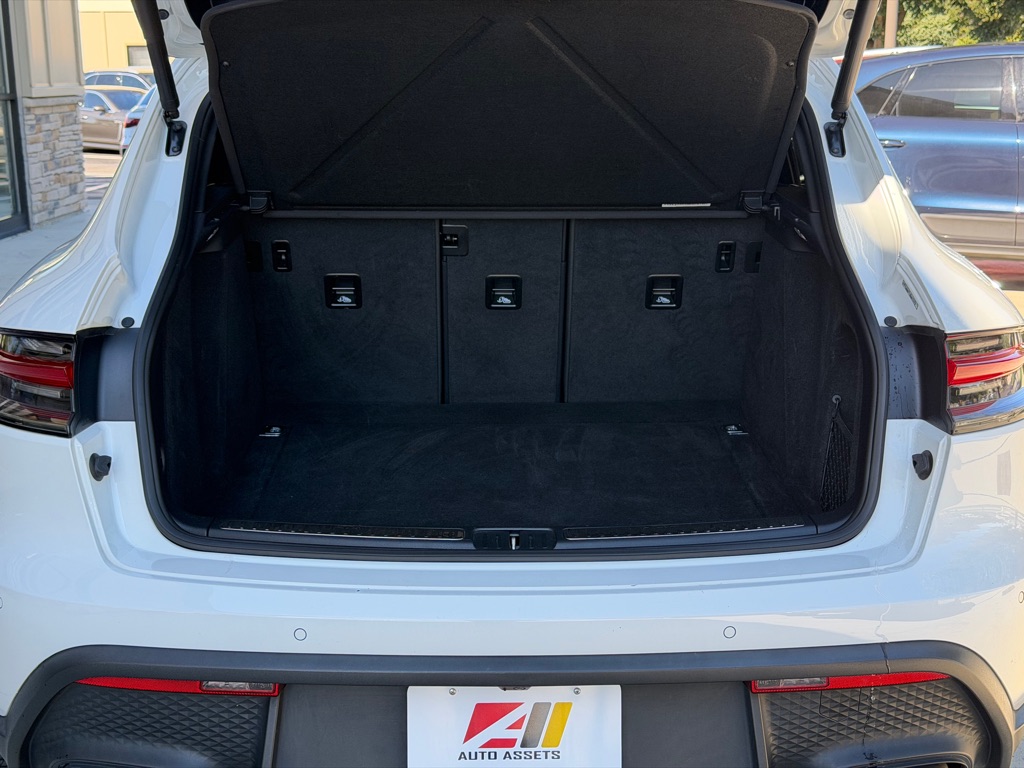 Photo 70 of this PORSCHE MACAN