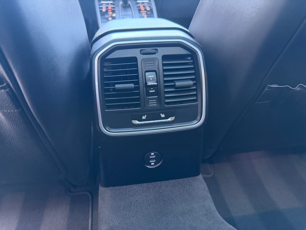 Photo 69 of this PORSCHE MACAN