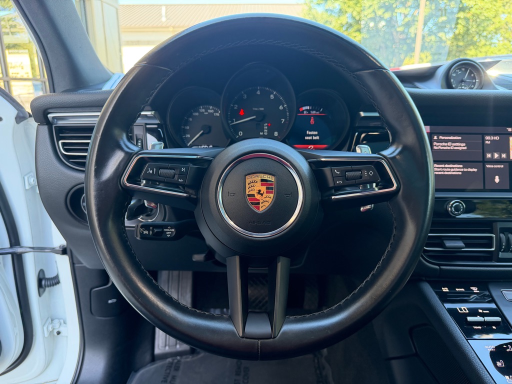 Photo 26 of this PORSCHE MACAN