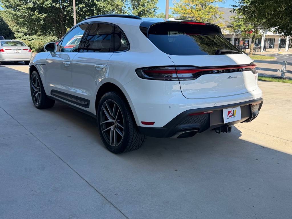 Photo 6 of this PORSCHE MACAN