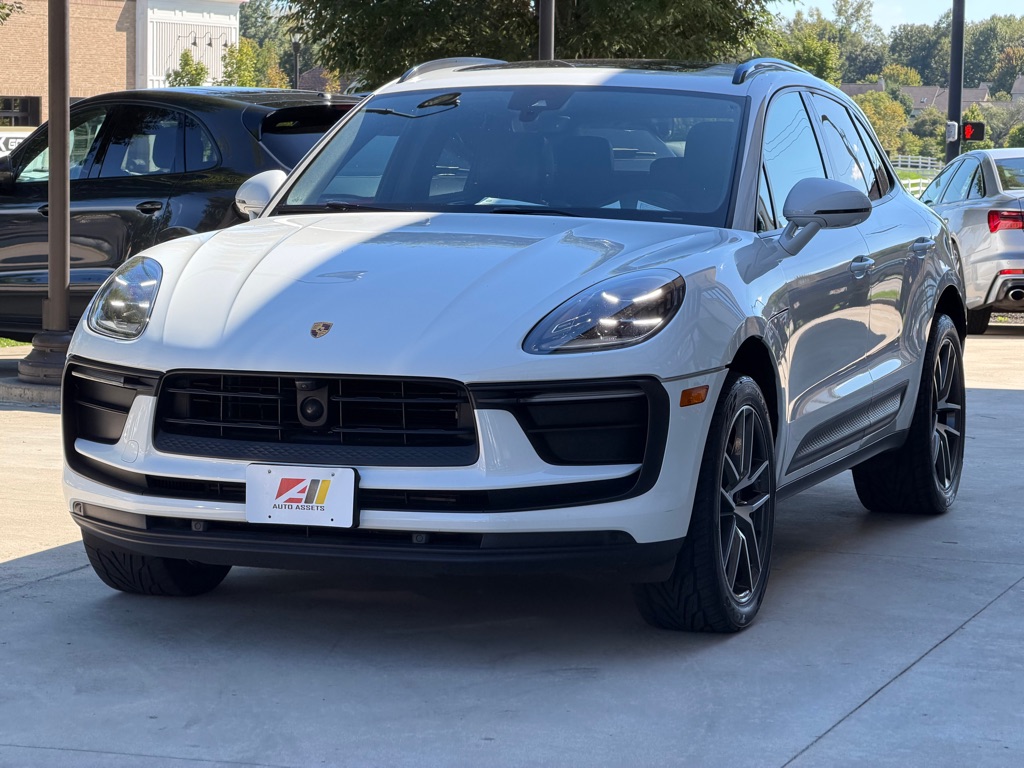 Photo 5 of this PORSCHE MACAN