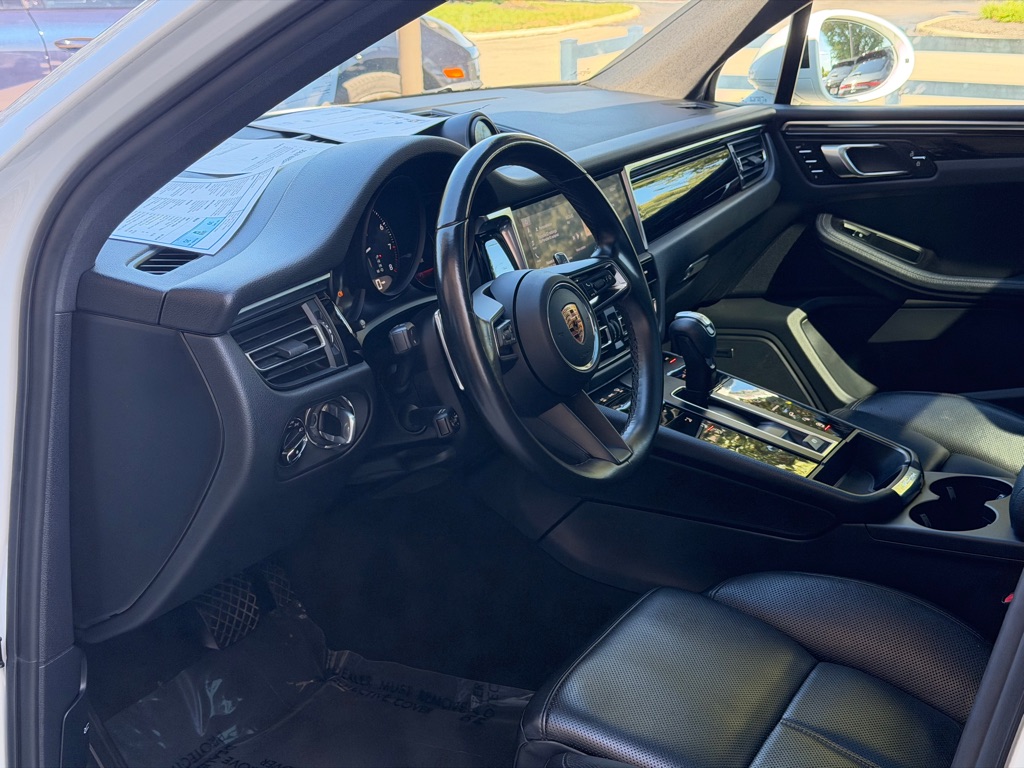 Photo 15 of this PORSCHE MACAN