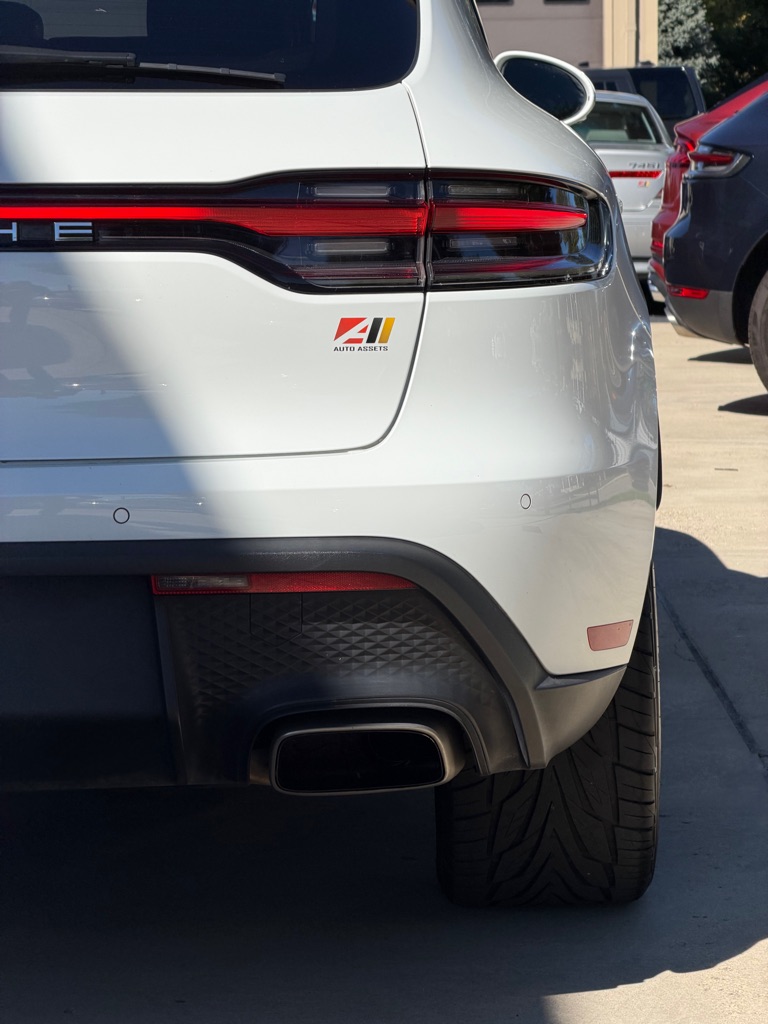 Photo 13 of this PORSCHE MACAN
