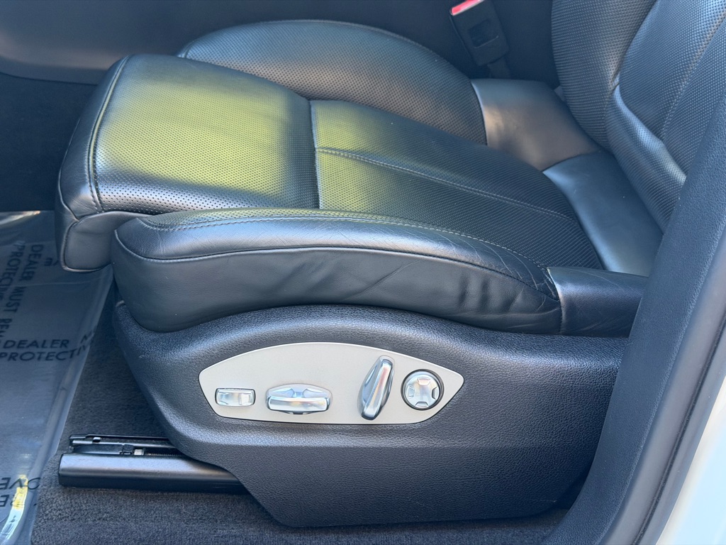 Photo 21 of this PORSCHE MACAN