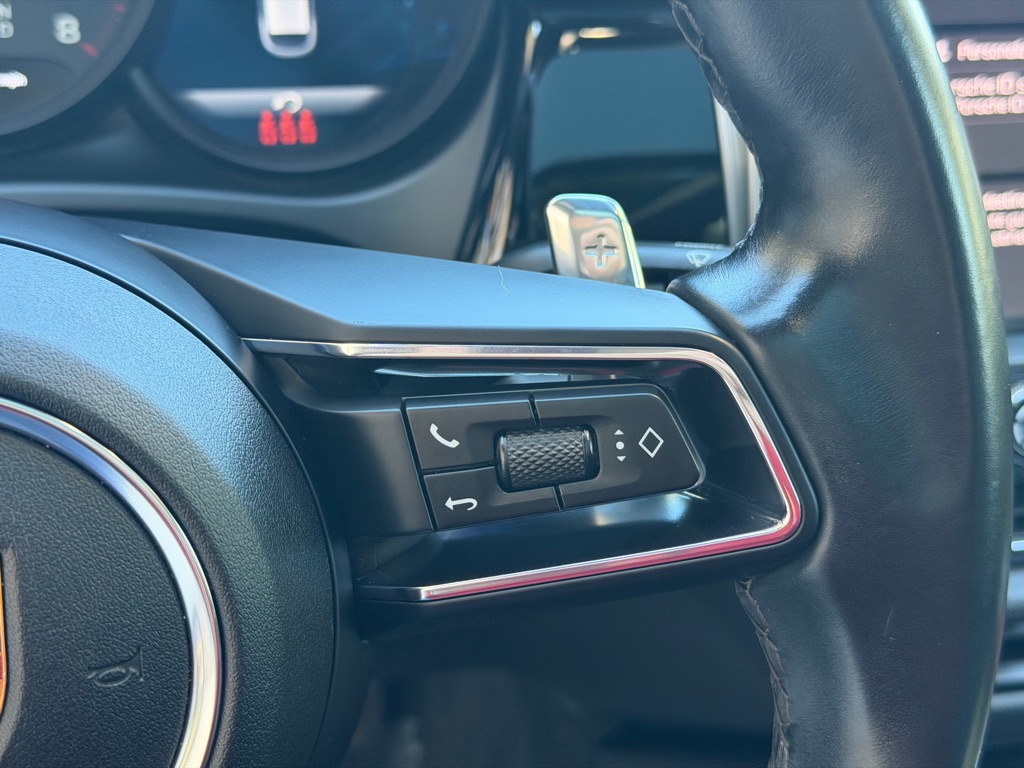 Photo 29 of this PORSCHE MACAN