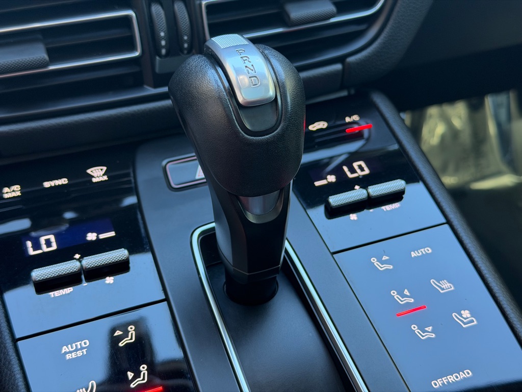 Photo 37 of this PORSCHE MACAN