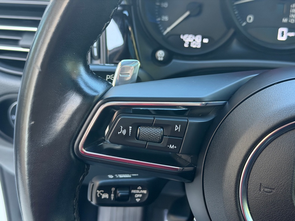 Photo 28 of this PORSCHE MACAN