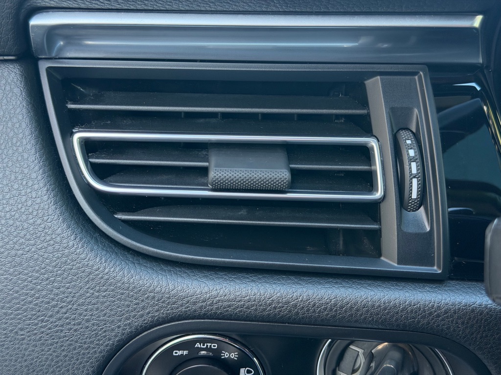 Photo 24 of this PORSCHE MACAN