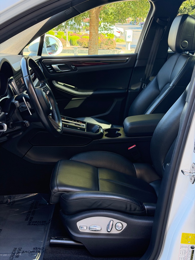 Photo 14 of this PORSCHE MACAN