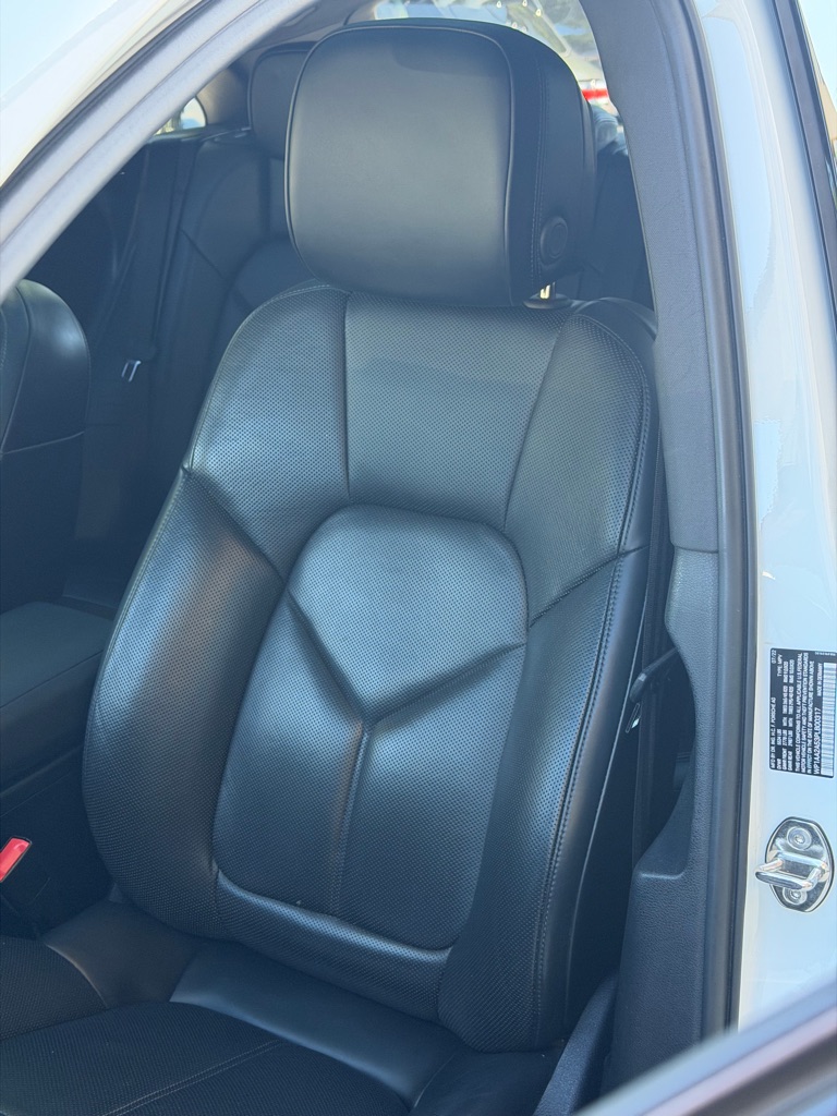 Photo 22 of this PORSCHE MACAN