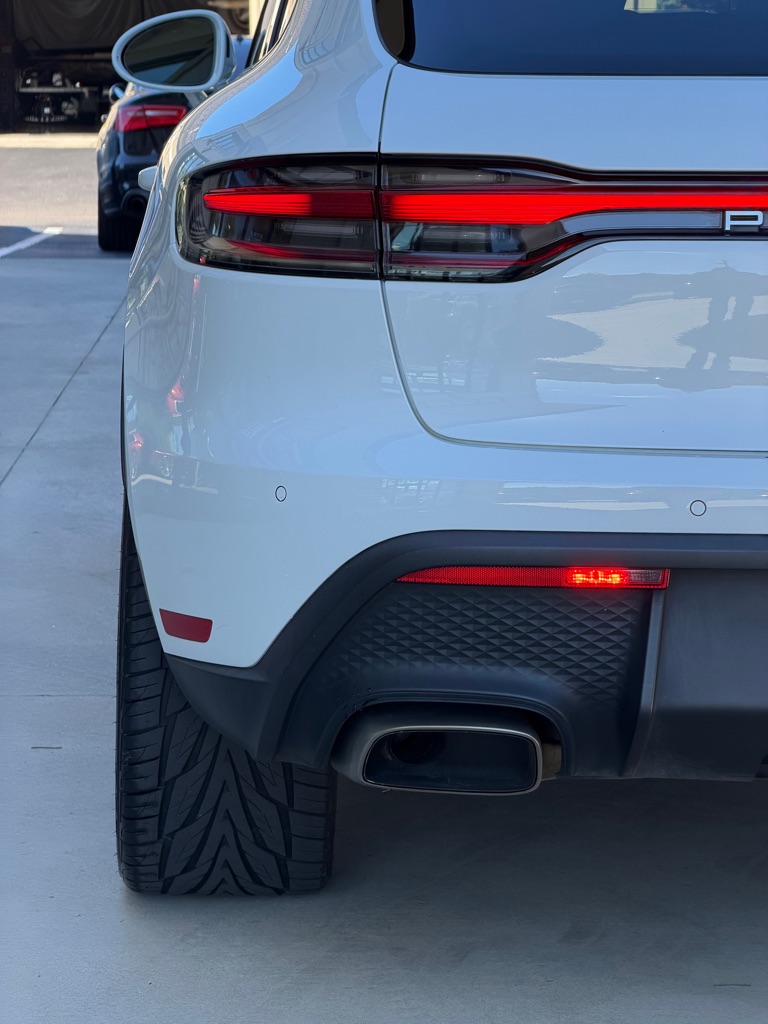 Photo 12 of this PORSCHE MACAN