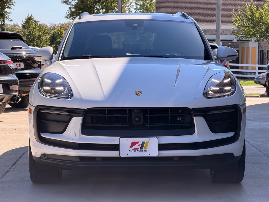 Photo 4 of this PORSCHE MACAN