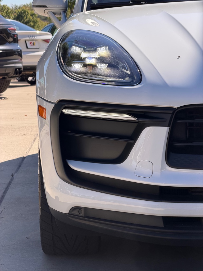 Photo 10 of this PORSCHE MACAN