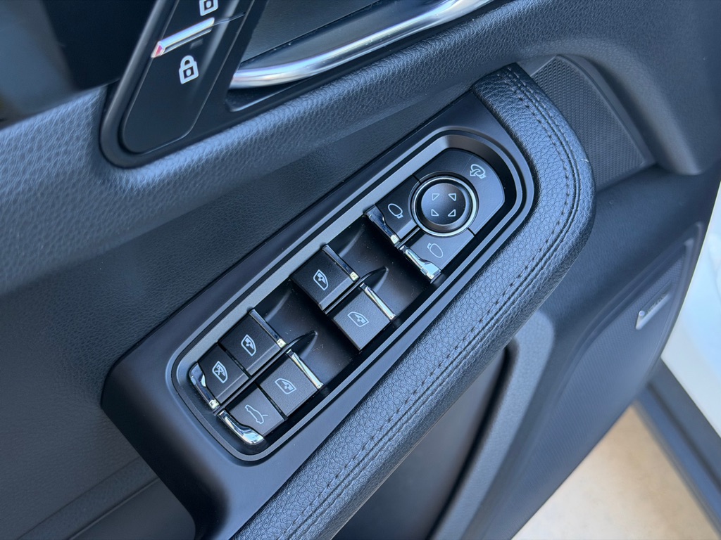Photo 18 of this PORSCHE MACAN