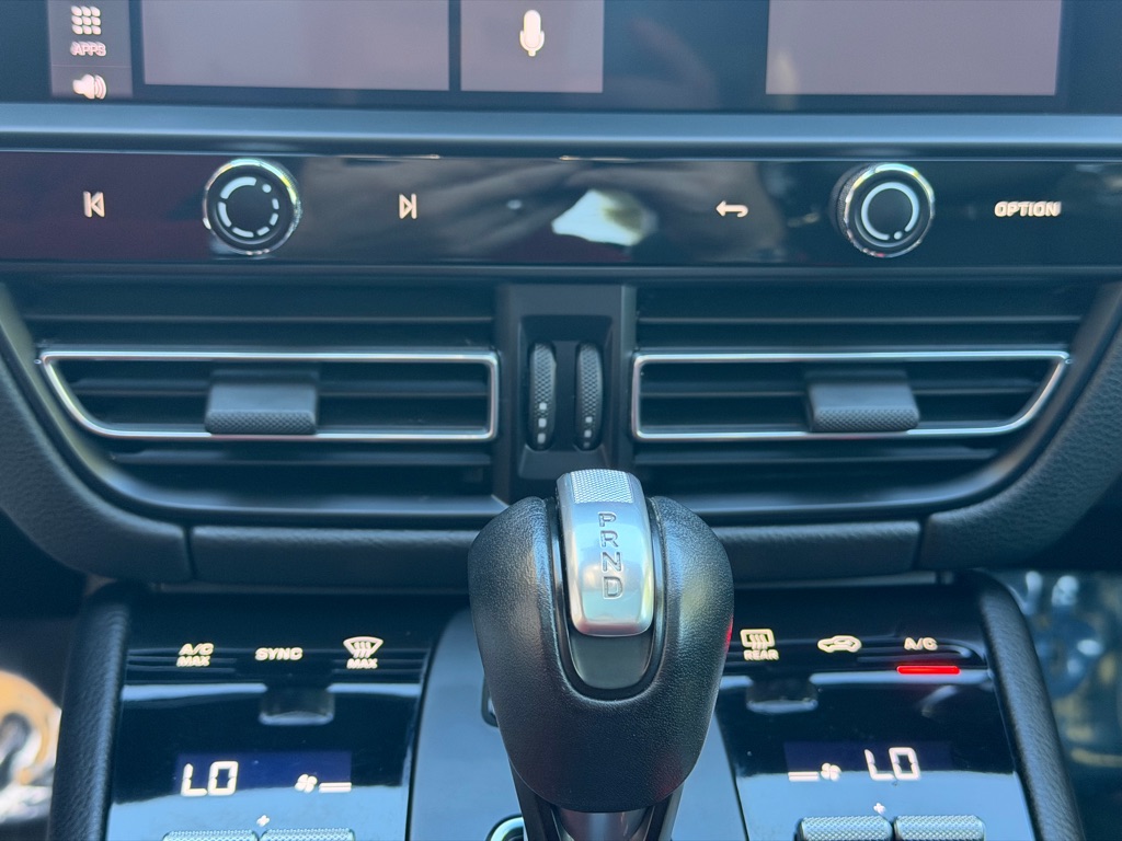 Photo 34 of this PORSCHE MACAN