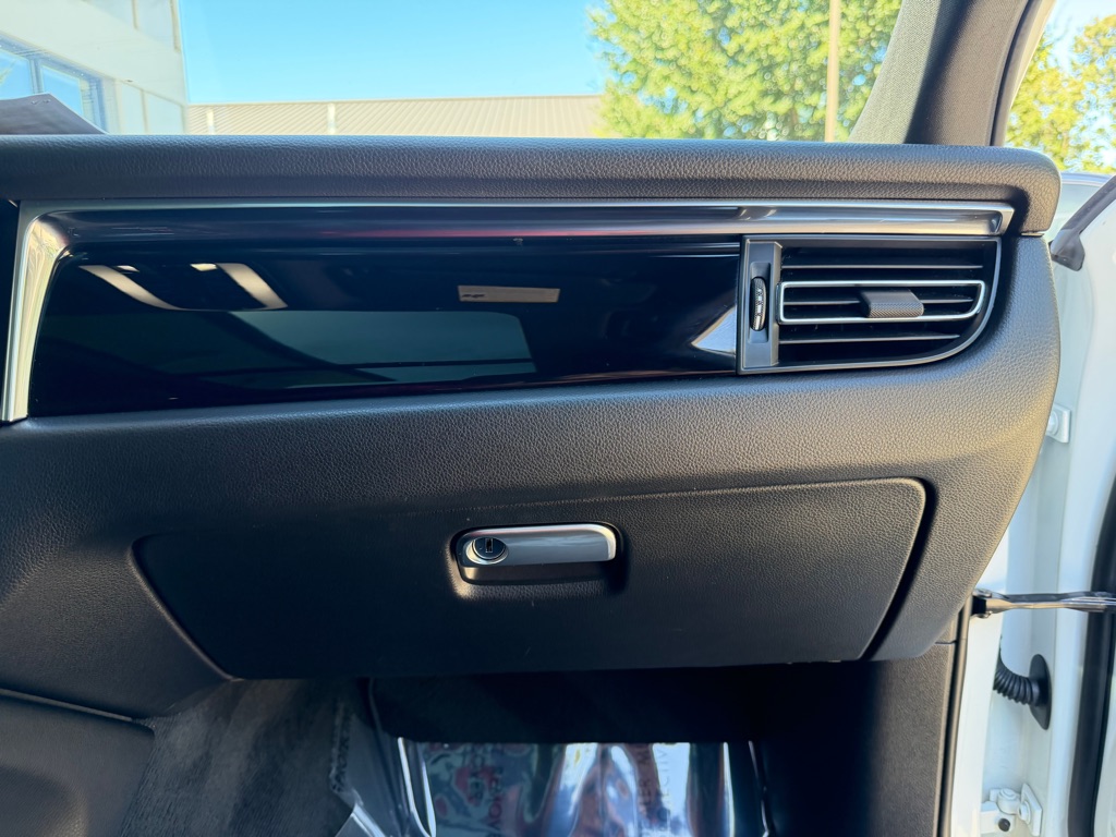 Photo 55 of this PORSCHE MACAN
