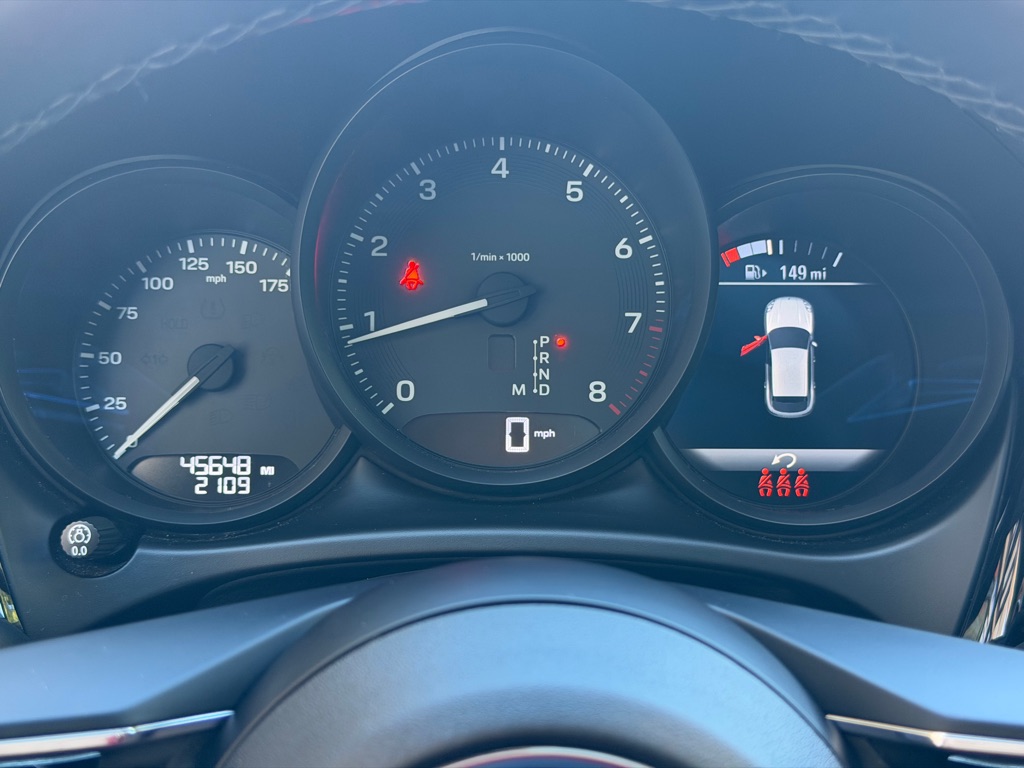 Photo 30 of this PORSCHE MACAN