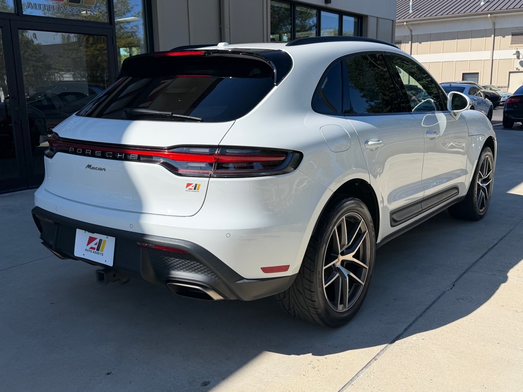 Photo 8 of this PORSCHE MACAN