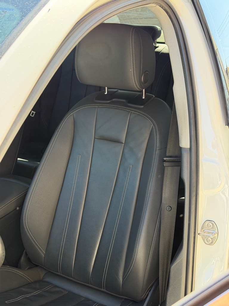 Photo 31 of this AUDI A4