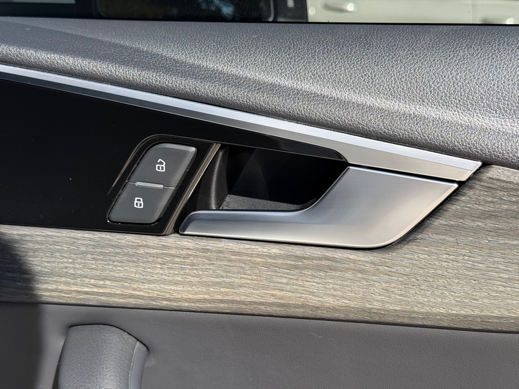 Photo 51 of this AUDI A4