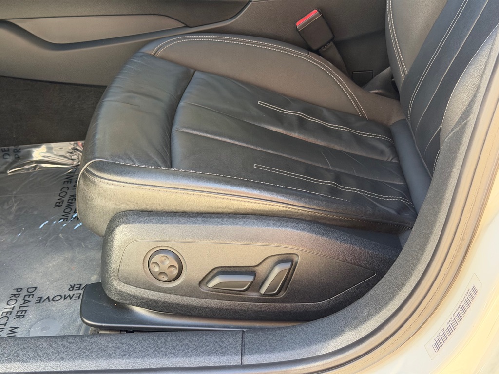 Photo 30 of this AUDI A4