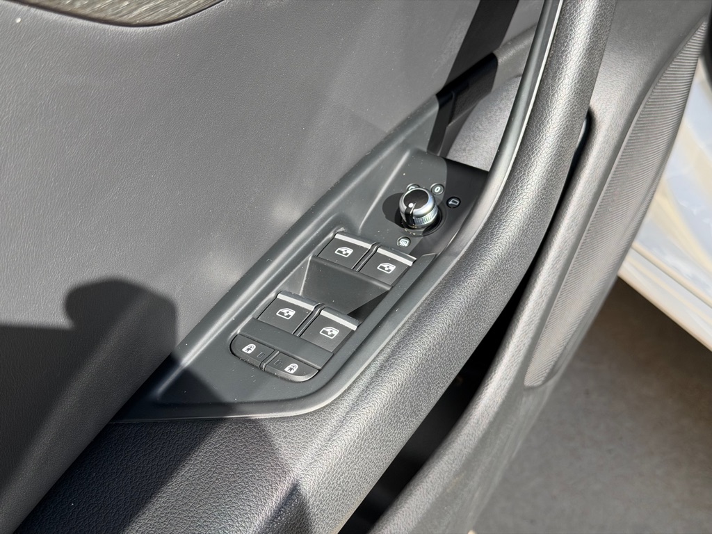 Photo 27 of this AUDI A4