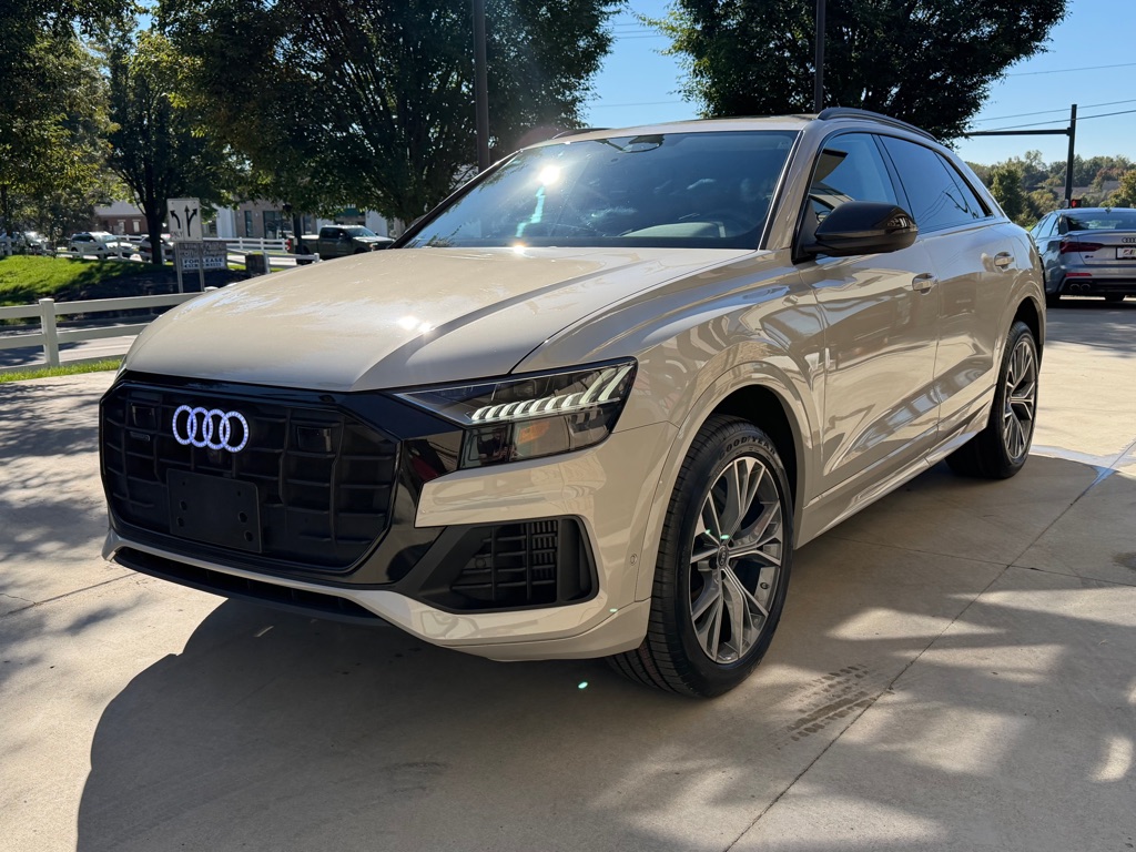Photo 5 of this AUDI Q8