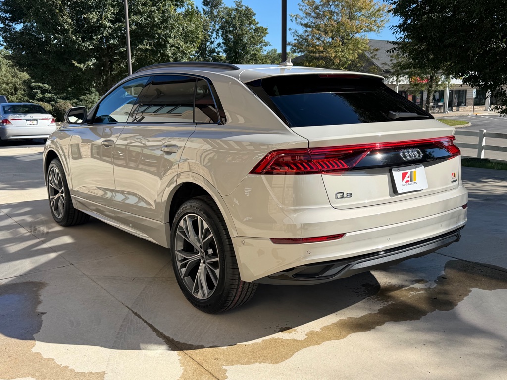 Photo 6 of this AUDI Q8