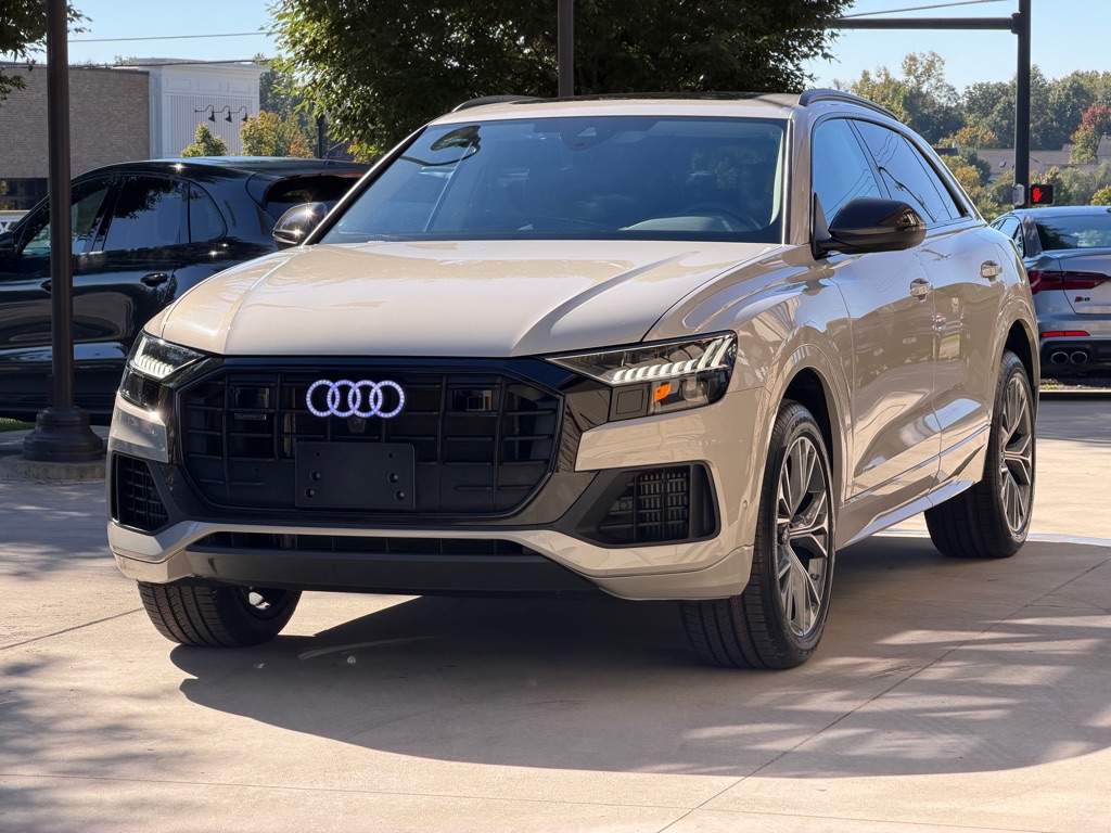Photo 10 of this AUDI Q8