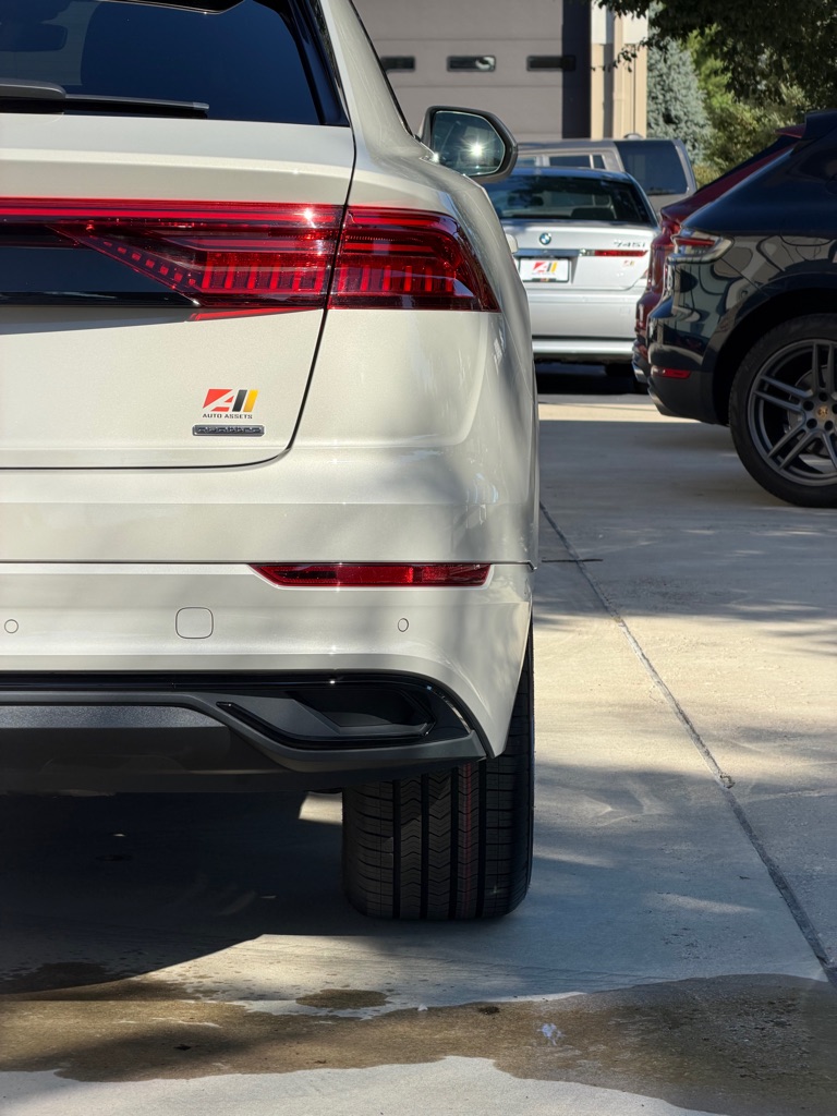 Photo 14 of this AUDI Q8
