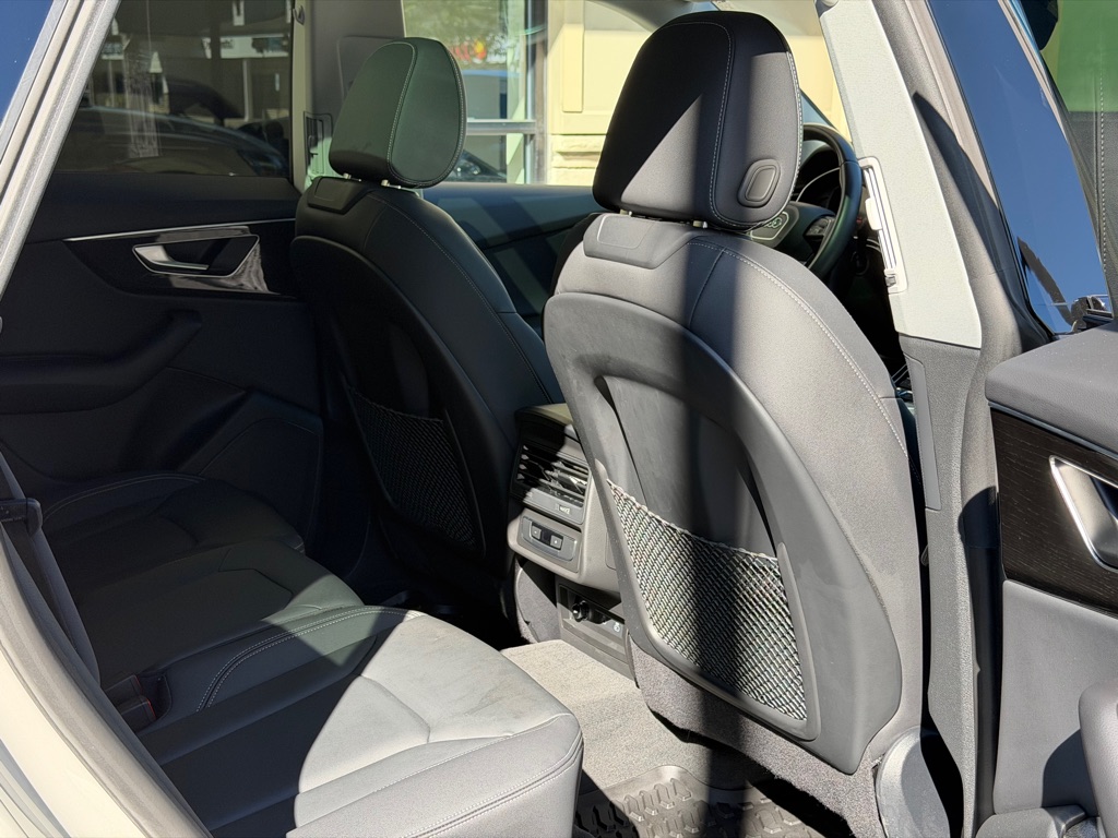 Photo 70 of this AUDI Q8