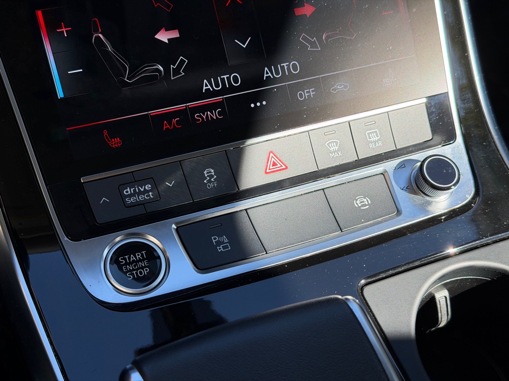 Photo 42 of this AUDI Q8