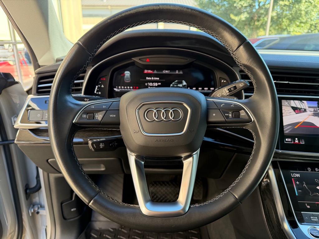 Photo 31 of this AUDI Q8