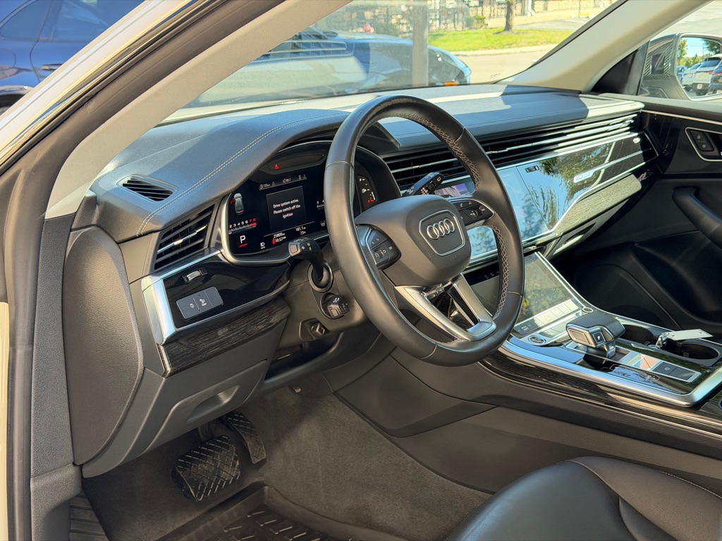 Photo 20 of this AUDI Q8